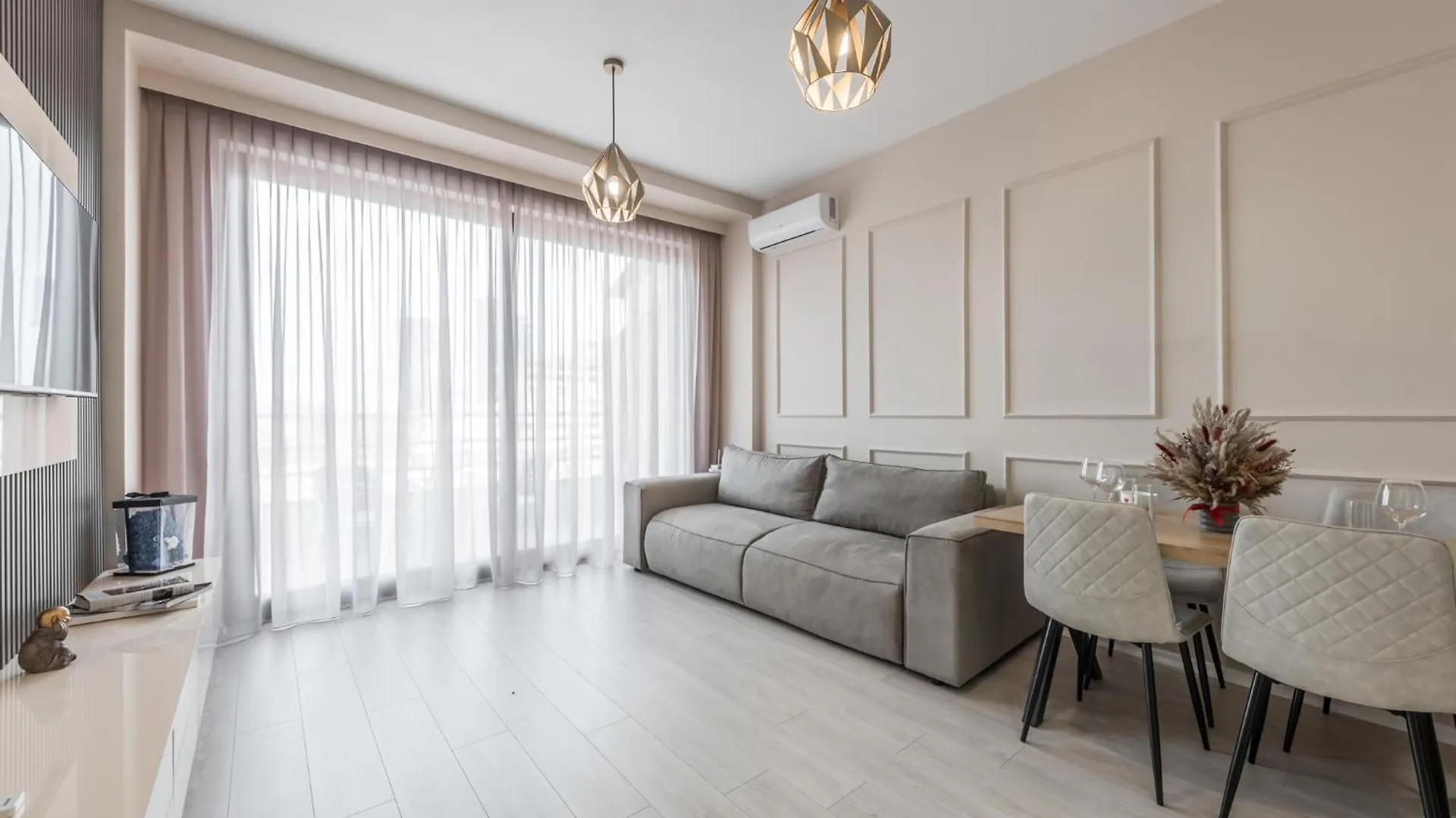 Luxurious Panoramic Apartment Tirana 0*,  Albanië